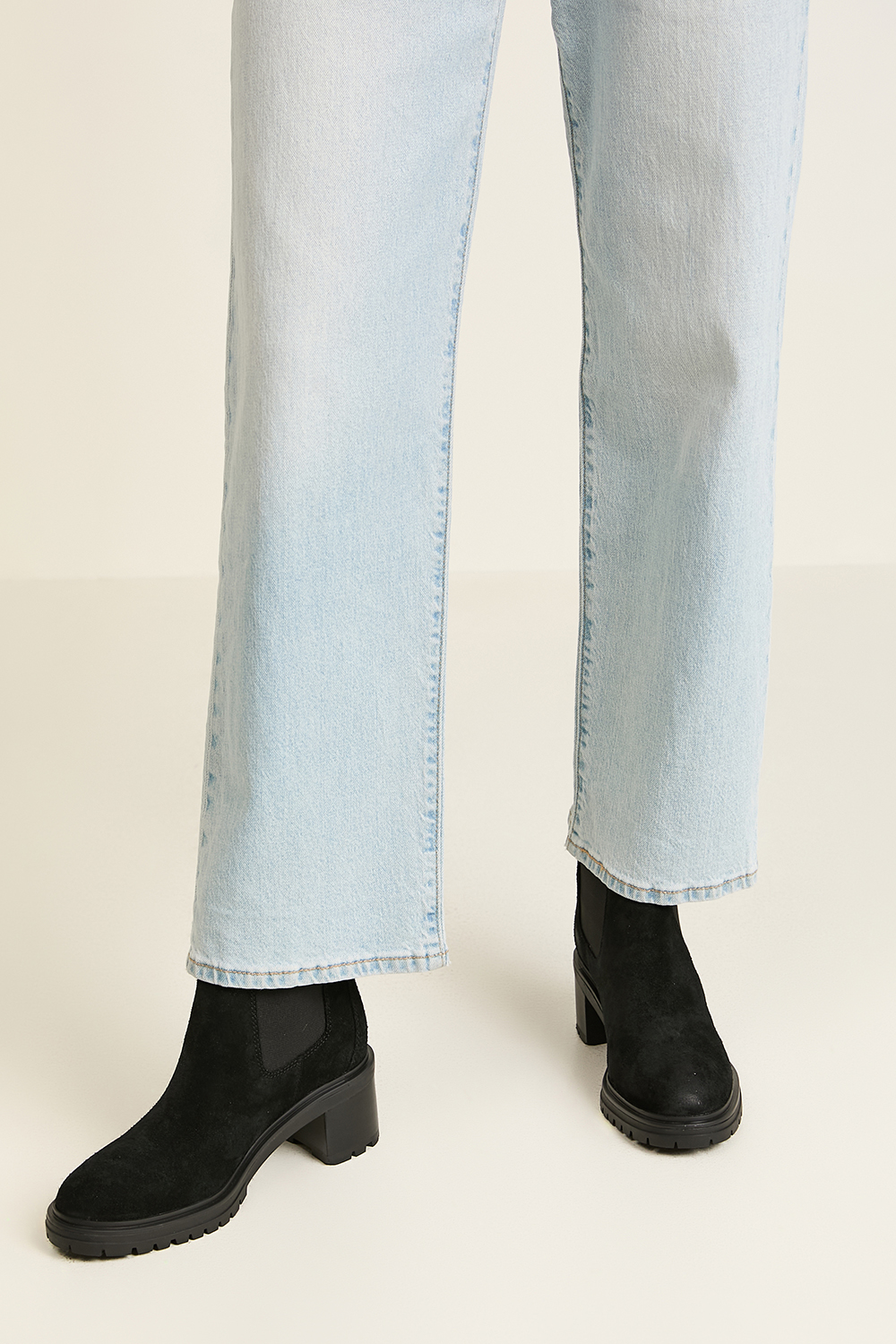 תמונת כל הלוק של מגפוני צ'לסי